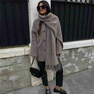 Dania | Cappotto in maglia con sciarpa