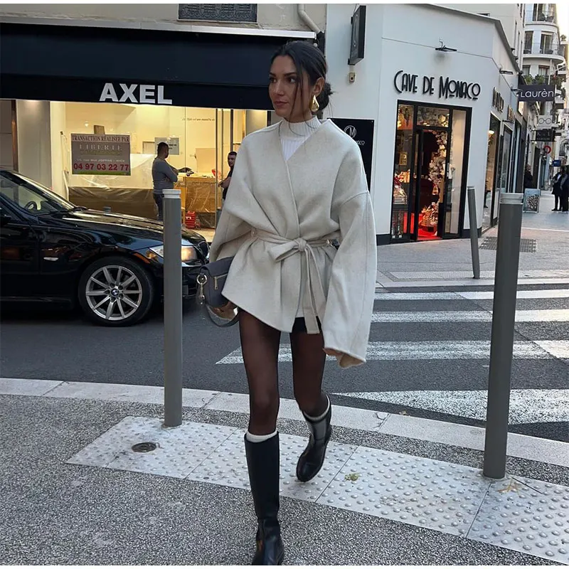 Aria | Cappotto in lana con scollo a V in stile moderno - immagine 7