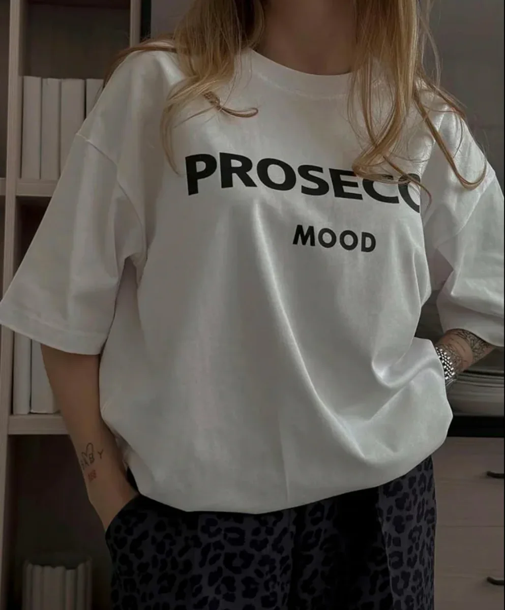 Papavero | T-shirt oversize alla moda con stampa Prosecco - immagine 4