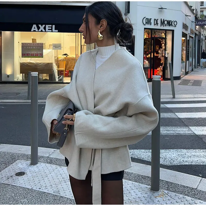 Aria | Cappotto in lana con scollo a V in stile moderno - immagine 8