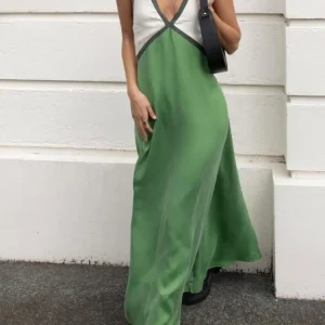 Chiara | Abito rilassato con scollo a V