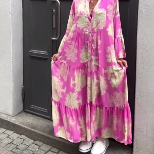 Ariana | Abito rosa con scollo a V e stampa